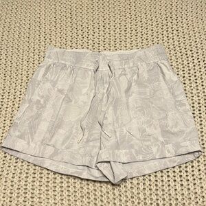 Lululemon Spring Break Away Shorts Size 6